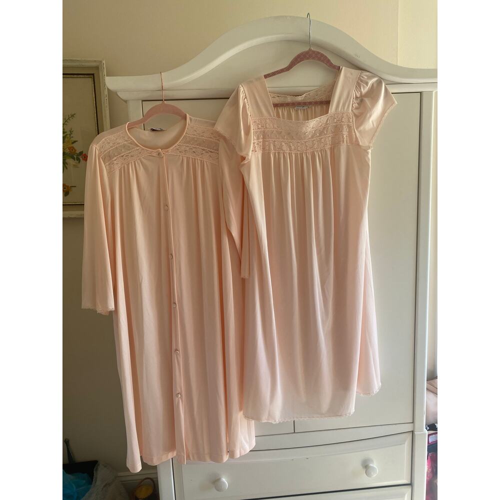 Vintage Vanity Fair Nightgown and Robe set Peachy Pink size medium Cottagecore
